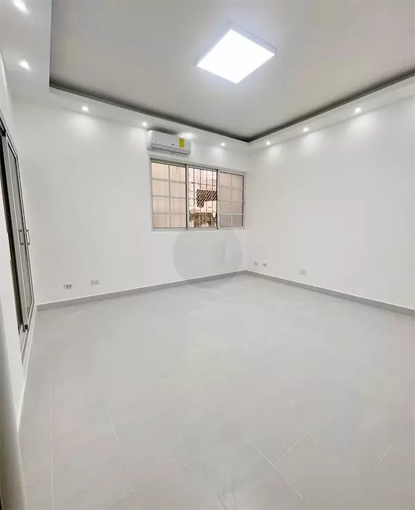 oficinas y locales comerciales - Amplio local en zona céntrica y comercial 2