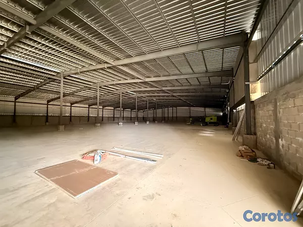 oficinas y locales comerciales - Naves Industriales en la Autopista 6 de Noviembre, San Cristóbal  5