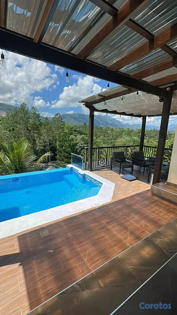 casas vacacionales y villas - Villa de Montaña con Piscina en Jarabacoa 1