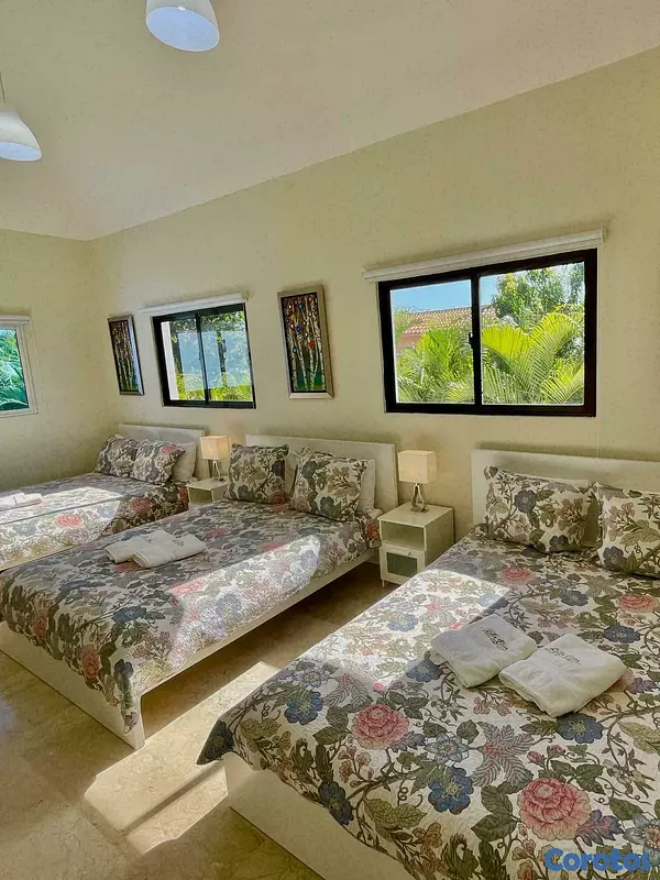 casas vacacionales y villas - A la Venta  Villa de 2 Niveles en Juan Dolio 2