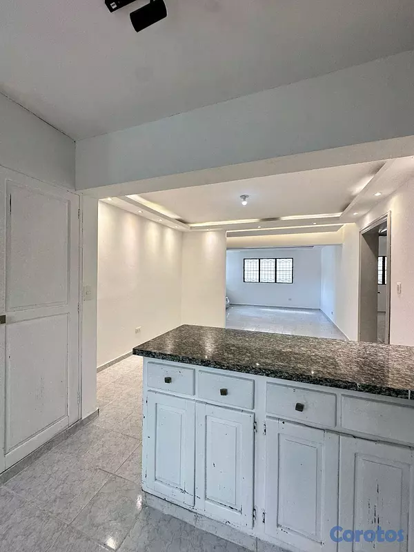 apartamentos - Amplio y ventilado | 104 m2 | 1er piso | próximo a la av. Caonabo con 27  2
