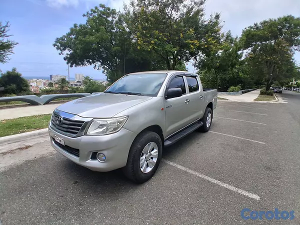 jeepetas y camionetas - Toyota hilux 2015 8