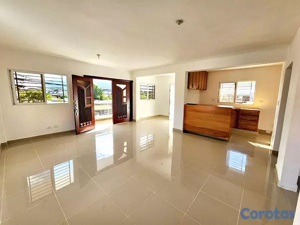 casas - CASA EN ALQUILER  en  Segundo Nivel próx. Avenida  3