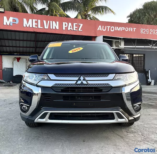 jeepetas y camionetas - Mitsubishi Outlander 2019 - 3 filas de asientos 2