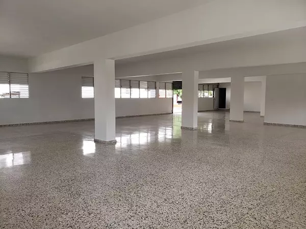 oficinas y locales comerciales - Local Comercial en EVARISTO MORALES 5