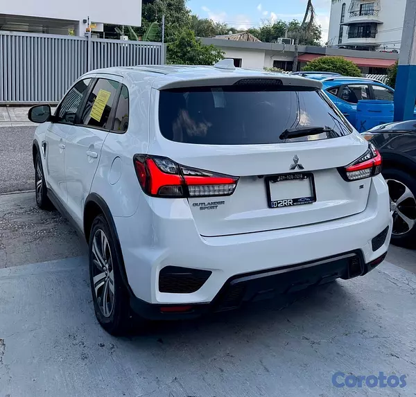 jeepetas y camionetas - Mitsubishi Outlander SE 2020 5