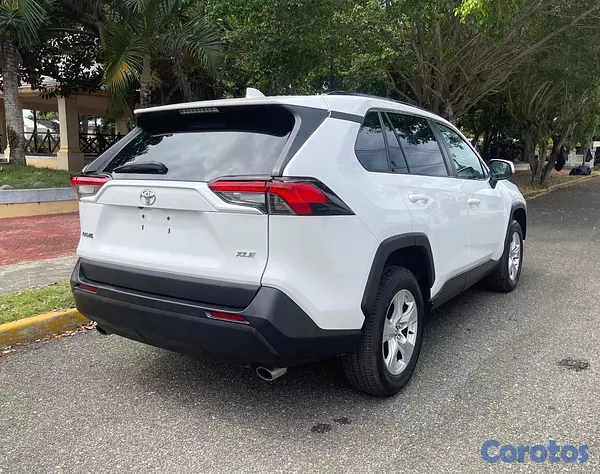 jeepetas y camionetas - Toyota RAV4 XLE 2021 
 4