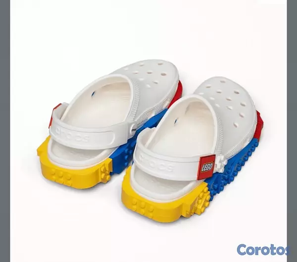 zapatos para hombre - Crocs, edición colaboración lego 2026. 3