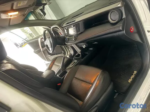 jeepetas y camionetas - JEEP Toyota RAV-4 (4X2). Año 2017 Semifull, Unico  7