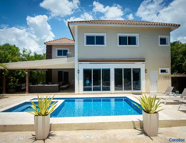 casas vacacionales y villas - A la Venta  Villa de 2 Niveles en Juan Dolio 1