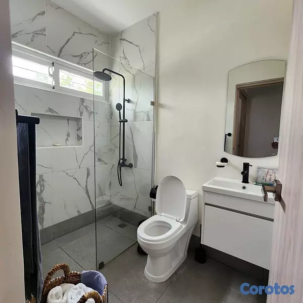casas vacacionales y villas - Villa en Juan Dolio, de dos niveles  9