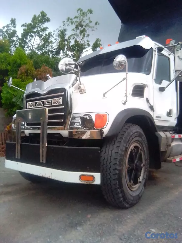 camiones y vehiculos pesados - Mack granite  5