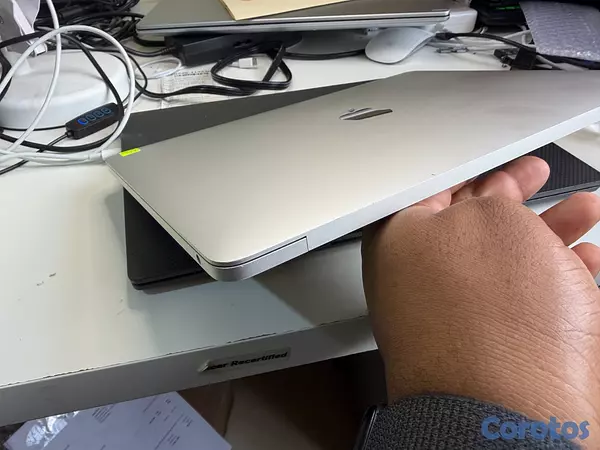 computadoras y laptops - MacBook Pro 2020 13-Inch m1 16GB 500 almacenamiento 5