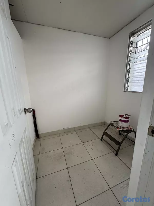apartamentos - vendo gala primer nivel tres habitaciones 2.5 baños parqueo balcón servicio  4