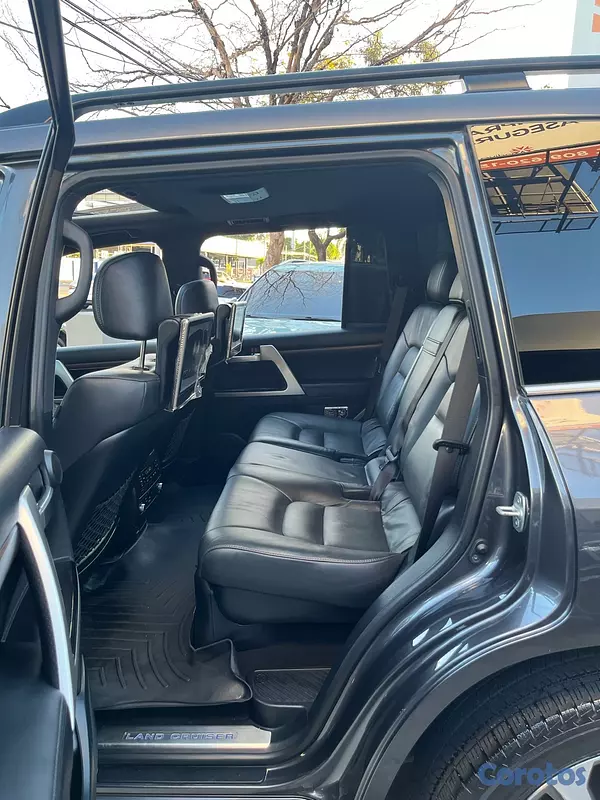 jeepetas y camionetas - Toyota Land Cruiser VXR 2020 5