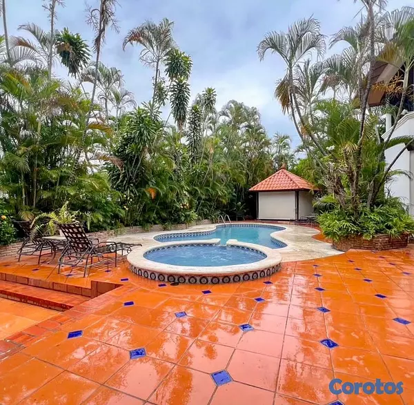 casas - Casa en Bella Vista con piscina y patio de lujo 7