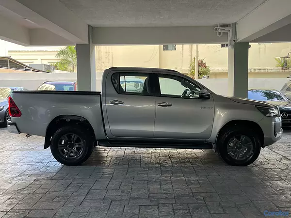jeepetas y camionetas - Toyota Hilux Limited 2026 5