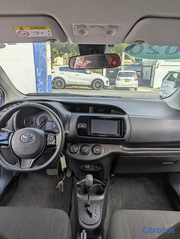 carros - TOYOTA VITZ 9
