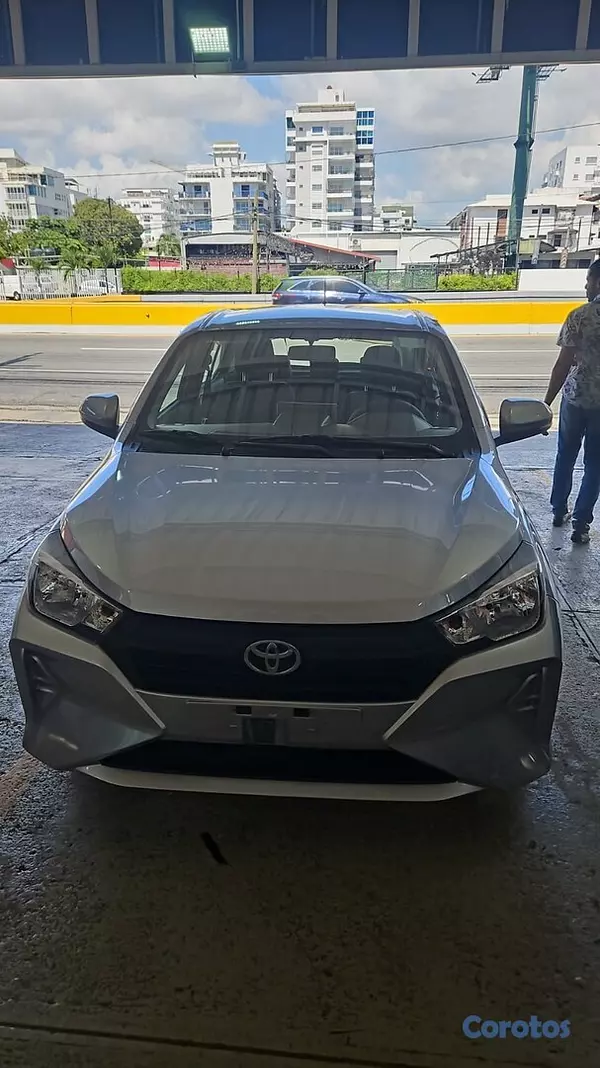 carros - Toyota Agya 2024 Hatchback CVT | Solo 800 km 2