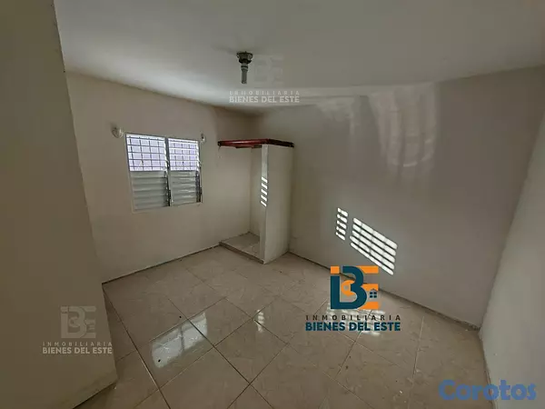 casas - Se Vende Casa de Tres Habitaciones en el Juan Pabl 8