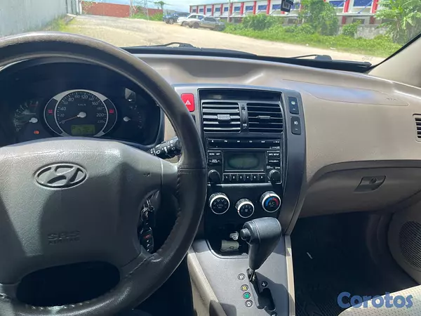 jeepetas y camionetas - Vendida -
Hyundai Tucson 2010  v4  Gasolina Motor DOHC 2