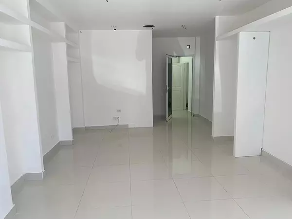 oficinas y locales comerciales - Local en Evaristo morales  3