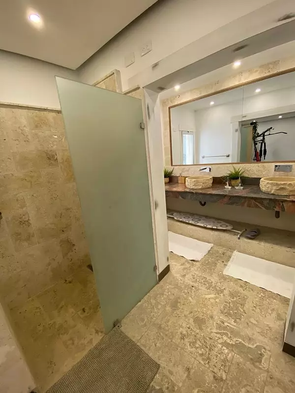 casas vacacionales y villas - villa super moderna en línea de playa en Juan Dolio de 450 mt2  2