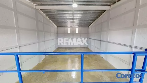 oficinas y locales comerciales - Nave industrial en alquiler en La Autopista Duarte 10