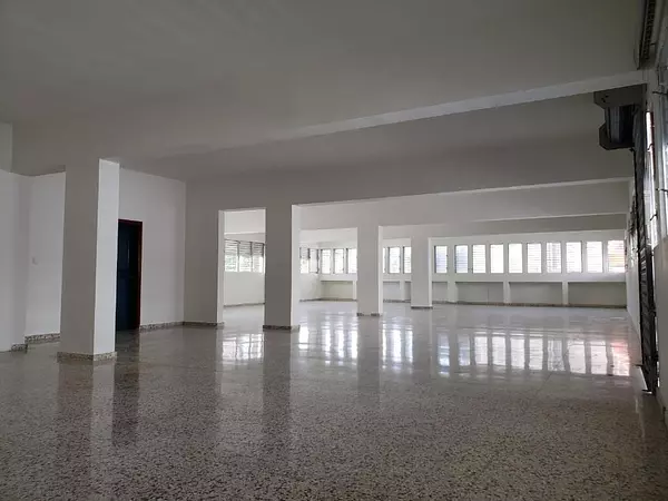 oficinas y locales comerciales - Local Comercial en EVARISTO MORALES 4