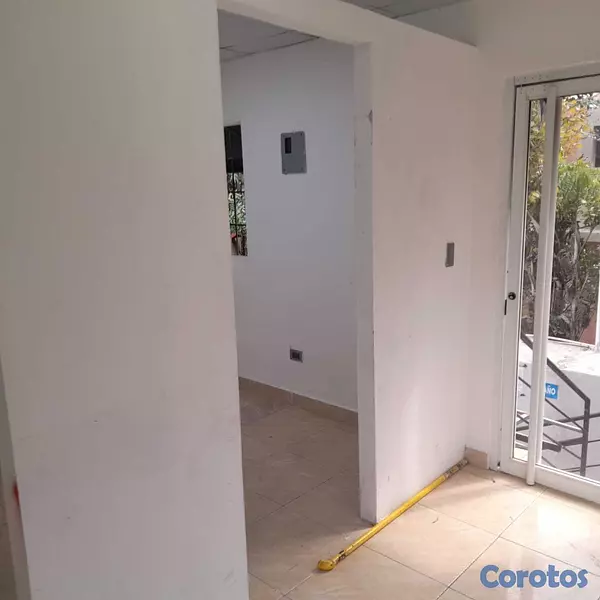 oficinas y locales comerciales - Local Comercial AV Romulo Betancourt 13