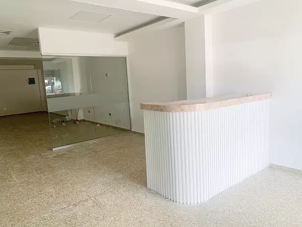 oficinas y locales comerciales - Local en Naco Primer nivel 4