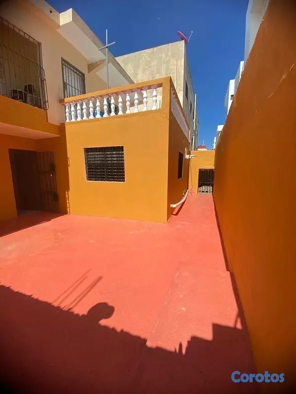 casas - venta de casa de 2 niveles separados en lucerna Santo Domingo este 9