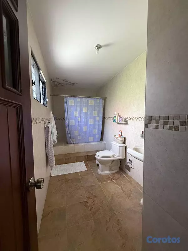 casas - Venta de Casa en Los Cacicazgos de oportunidad  5