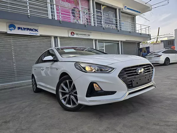 carros - HYUNDAI SONATA NEW RISE 2019 BLANCO 2