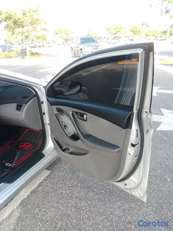 carros - SE VENDE HYUNDAI ELANTRA 2016 585.000.00 NEGOCIABLE 14