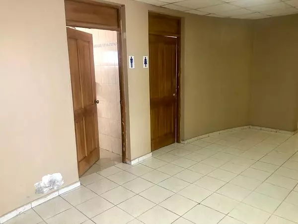 oficinas y locales comerciales - 🔵Local 80 MTS  6to piso en Naco 
 3