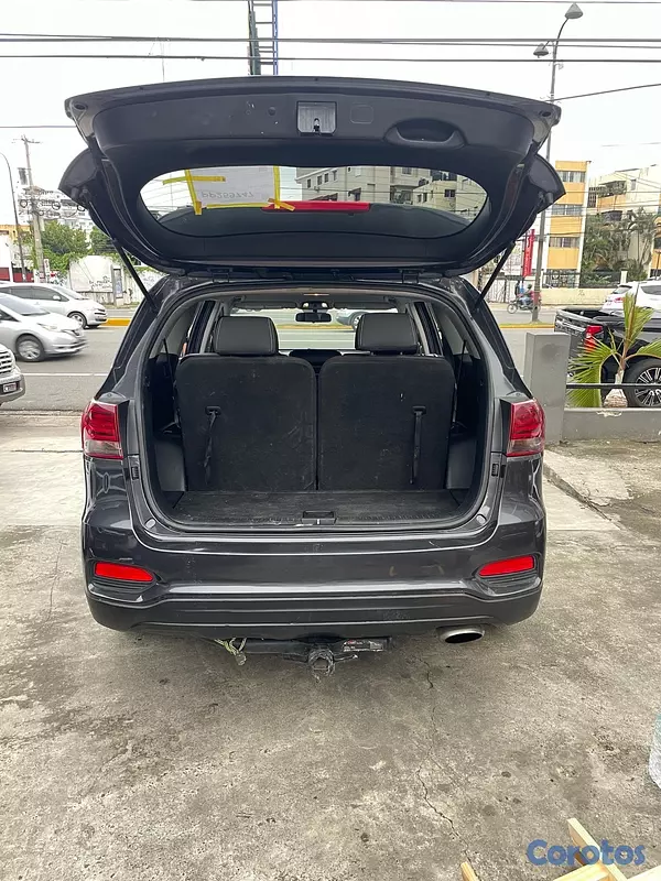 jeepetas y camionetas - Kia Sorento LX 2019 AWD 9