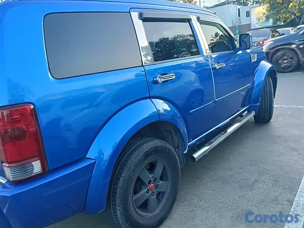 jeepetas y camionetas - Dodge Nitro como nueva madre mía con localizador GPS instalado carplay 3