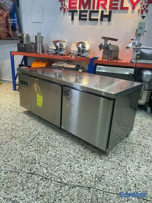 equipos profesionales - Mesa de trabajo para cocina con refrigerador 3