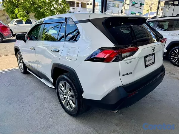 jeepetas y camionetas - Toyota RAV4 2023 LE plus  4