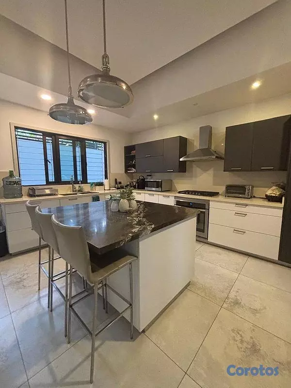 casas - Casa de 4 habitaciones 4 baños en alquiler en Viej 12