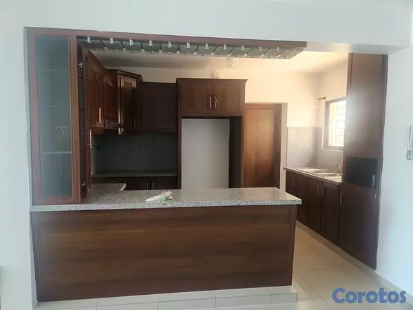 apartamentos - Alquilo hermoso y amplio apartamento en los rieles 10