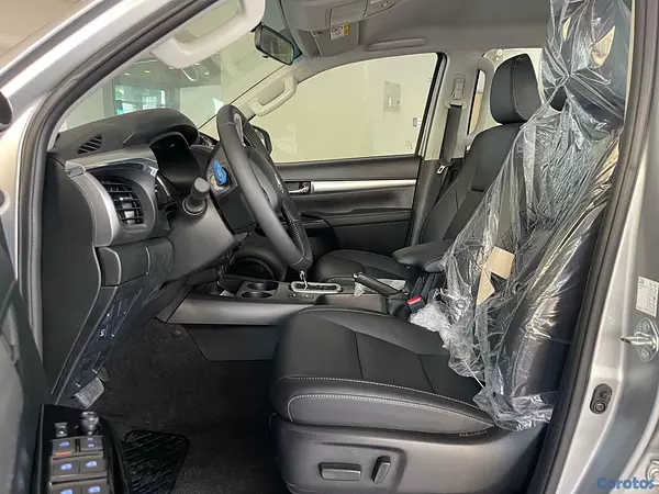 jeepetas y camionetas - Toyota Hilux Limited 2026 8