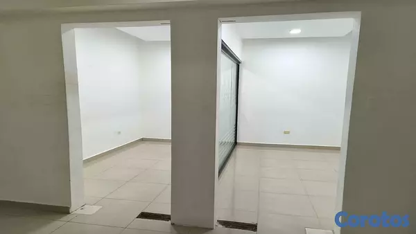 oficinas y locales comerciales - En Alquiler Local en la Julia primer  Nivel de 250m2 5