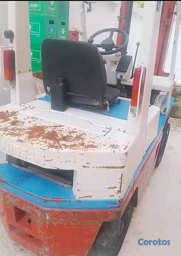 camiones y vehiculos pesados - Montacargas Nissan 2