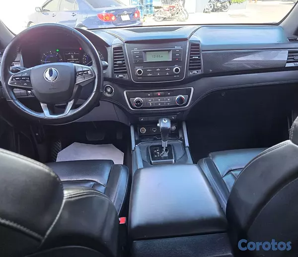 jeepetas y camionetas - KGM REXTON 2021 GRIS OSCURO DIESEL 10
