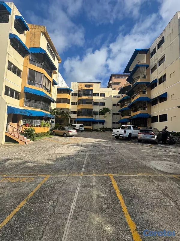 apartamentos - alquiló cacicazgo misma enrriquillo tres habitaciones dos baños parqueo servicio 18