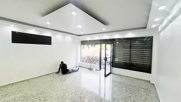 oficinas y locales comerciales - Local comercial en Arroyo Hondo  2
