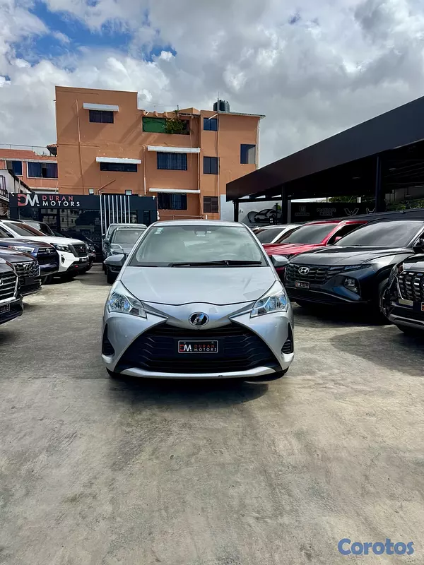 carros - Toyota Vitz 4WD 2018 2