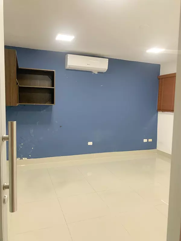 oficinas y locales comerciales - Local céntrico y amplio  7